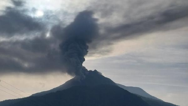 Gunung Lewotobi Laki Laki Kali Erupsi Pagi Ini Tinggi Letusan