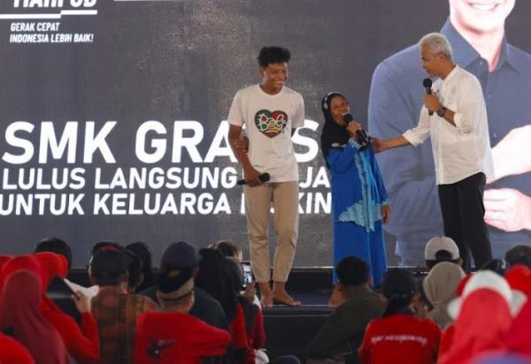 Ganjar Luncurkan Program Smk Gratis Mbah Sadiyem Menangis Haru Cucunya