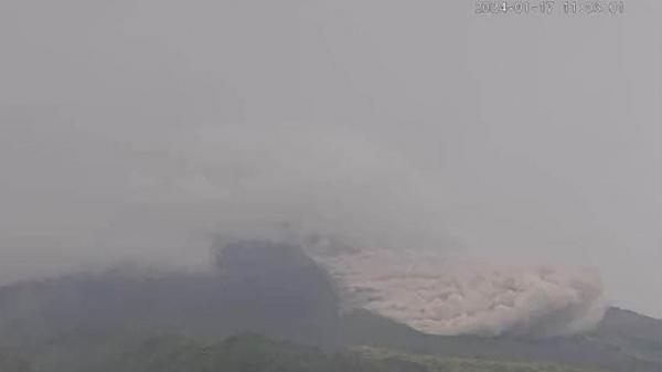 Gunung Merapi Muntahkan Awan Panas Guguran Jarak Luncur Km Ke Arah