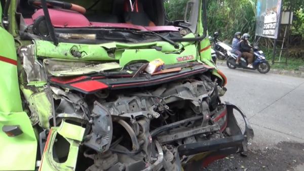 Korban Kecelakaan Beruntun Di Gianyar Bali Sopir Truk Terjepit