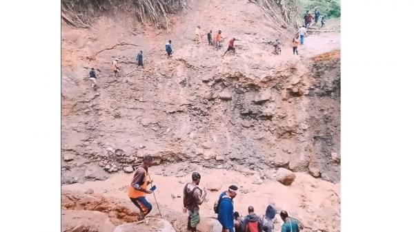 Bencana Tanah Longsor Di Sugapa Intan Jaya Bnpb Orang Tewas Luka