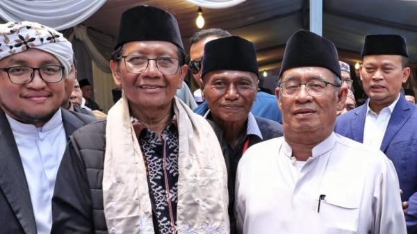 Barisan Kiai Dan Alim Ulama Jatim Doakan Ganjar Mahfud Menang Di