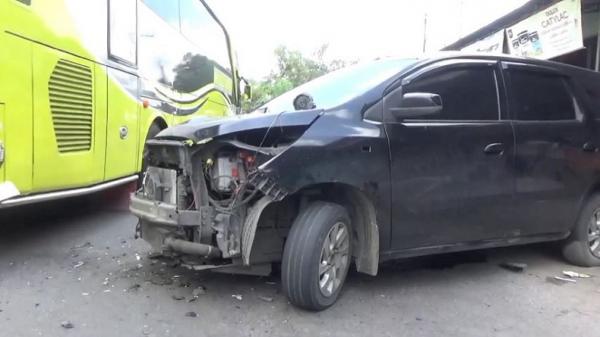 Kecelakaan Hari Ini Minibus Tabrak Truk Fuso Di Jombang 9 Orang Luka Luka