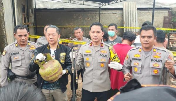 Polisi Gerebek Lokasi Pengoplosan Gas Elpiji Di Cileungsi Bogor 3