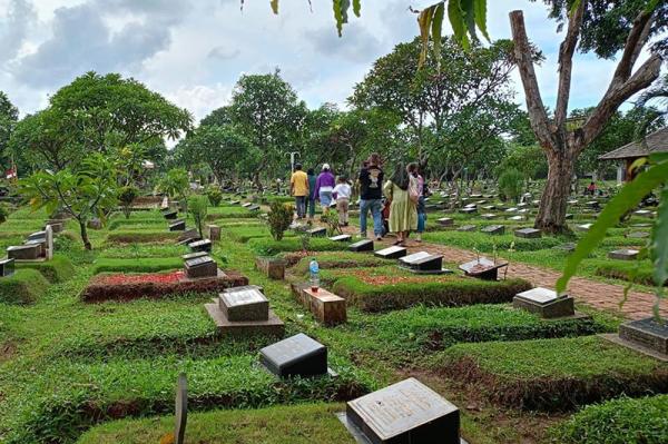 Peziarah Berbondong Bondong Ke TPU Karet Bivak Seminggu Jelang Ramadan