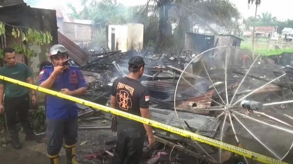 Api Berkobar 3 Rumah Di Bantaran Sungai Tanjung Balai Hangus Terbakar