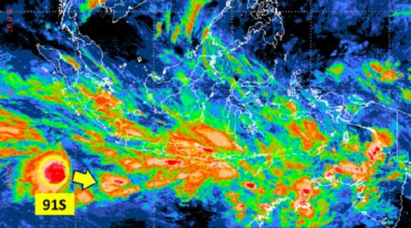 BMKG Deteksi Bibit Siklon 91S Waspada Gelombang Tinggi Hingga Hujan Lebat