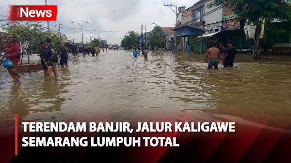 Banjir Semakin Tinggi Di Jalur Kaligawe Semarang Arus Lalu Lintas