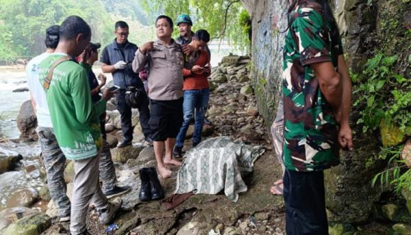 Geger Penemuan Mayat Pria Tanpa Identitas Di Sungai Ciliwung Ada Luka