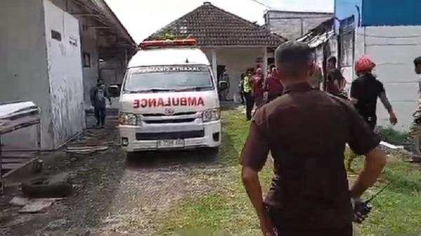 13 Kantong Jenazah Korban Kecelakaan Tol Japek Dibawa Ke RSUD Karawang