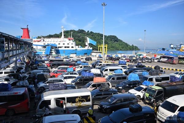 Pemudik Naik Transportasi Umum Tembus 1 Juta Orang Pada H 2 Lebaran