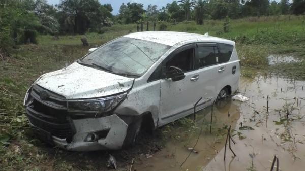 Kecelakaan Di Lampung Toyota Innova Terjun Ke Jurang