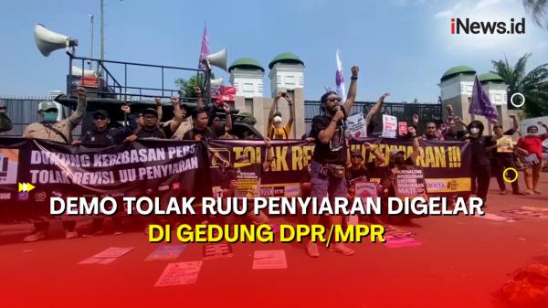 Ratusan Jurnalis Dan Mahasiswa Demo Tolak RUU Penyiaran Di Depan Gedung