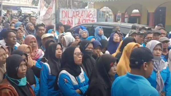 Kena Phk Sepihak Tanpa Gaji Ratusan Buruh Demo Pabrik Tekstil Di