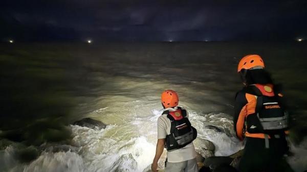 Pilu Bocah Tahun Hilang Terseret Ombak Di Pantai Padang Bagian All