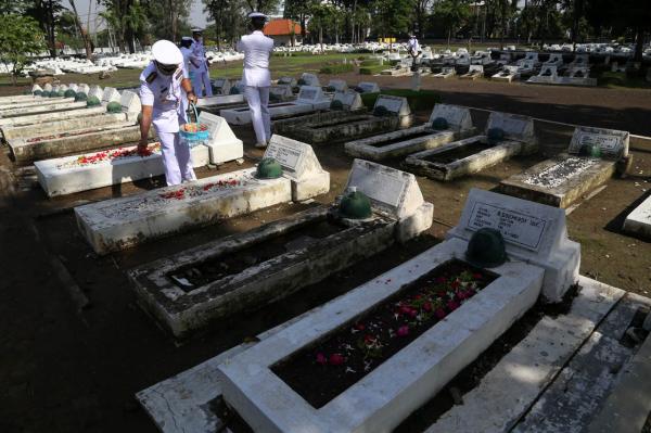 Foto Ziarah Makam Jelang Hari Armada Republik Indonesia