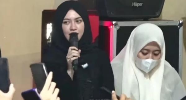 Asmara Hancur Shalawat Meluncur Kata Kata Happy Asmara Yang Jadi Viral Bersama Gus Iqdam