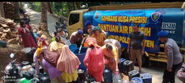 Dampak Elnino Ditpolairud Polda Banten Beri Bantuan Air Bersih Kepada