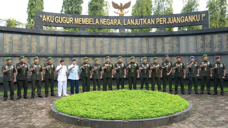 Hari Juang Kartika TNI AD Kodam IV Diponegoro Ziarah TMP Baksos