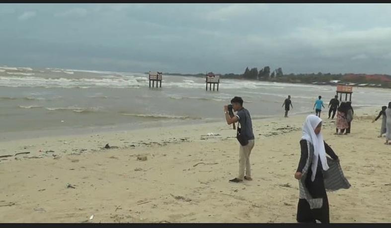 Dampak Cuaca Buruk Objek Wisata Pantai Bandengan Jepara Sepi