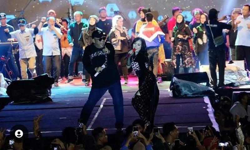 Viral Joget Bareng Penyanyi Dangdut Wali Kota Tegal Demi Menghibur