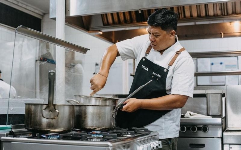 Profil Dan Biodata Chef Wayan Kresna Juri Tamu Masterchef Yang Miliki