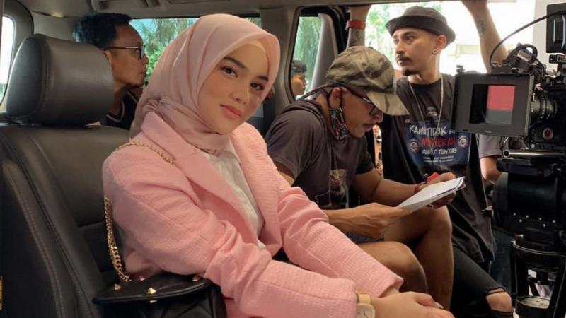 Profil Dan Biodata Davina Karamoy Pemeran Rani Di Film Ipar Adalah