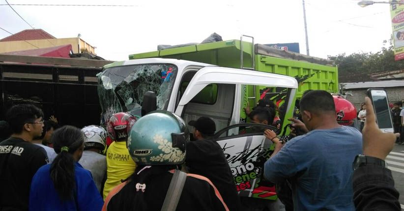 Rem Blong Truk Tronton Seruduk Kendaraan Di Solo Orang Tewas