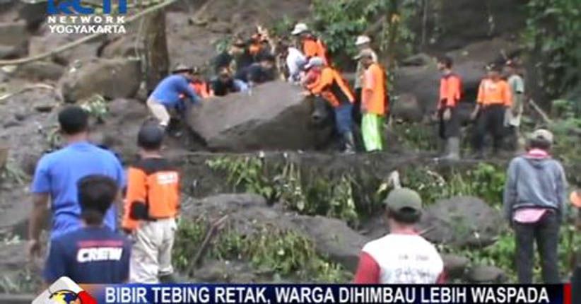 Tebing Meter Longsor Tutup Saluran Irigasi Sawah Di Klaten