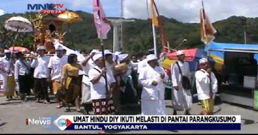 Ribuan Umat Hindu Gelar Upacara Melasti Di Pantai Parangkusumo