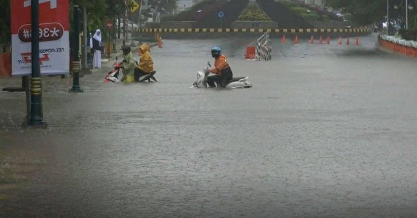 Diguyur Hujan Deras Berjam Jam 6 Kecamatan Di Cilegon Terendam Banjir