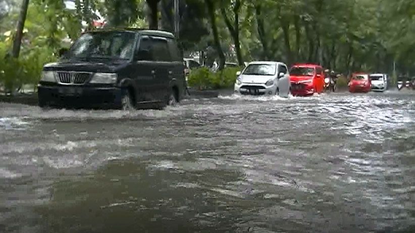 Diguyur Hujan Deras Kota Medan Dilanda Banjir Dan Macet Parah