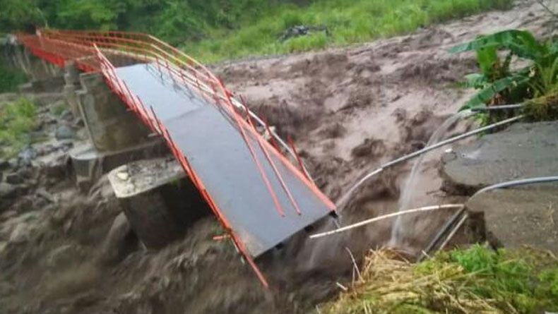 Banjir Bandang Dan Longsor Landa Kecamatan Di Brebes Jembatan Putus