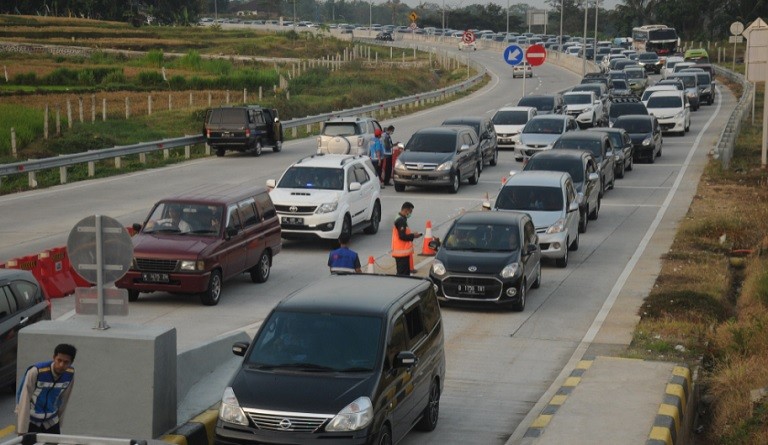 Arus Balik One Way Kalikangkung Cikampek Diterapkan Siang Ini Hingga