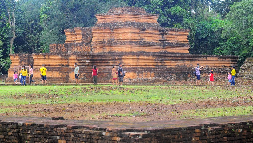 Kawasan Candi Muaro Jambi Dipadati Wisatawan Saat Libur Imlek