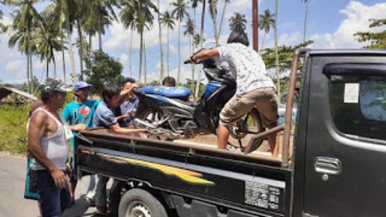 Tabrakan Grand Max Kontra Revo Di Minsel Pengendara Motor Tewas