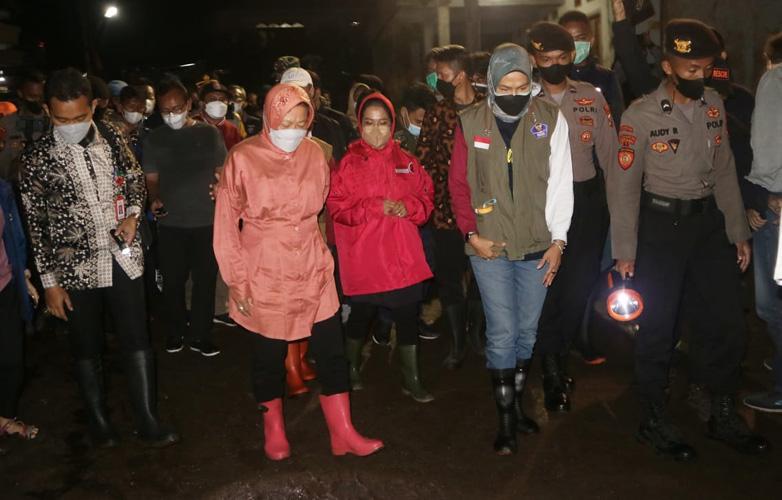 Tinjau Lokasi Terdampak Banjir Bandang Batu Risma Kita Kerahkan Tim