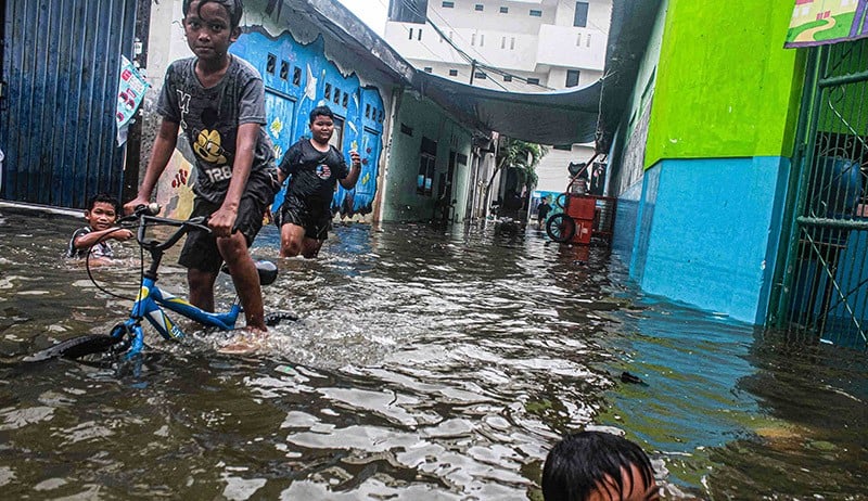 Cegah Banjir Pemkot Bandarlampung Pasang Jaring Jaring Di Sungai