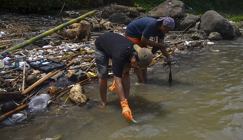 Air Sungai Ciwulan Terkontaminasi Mikroplastik Disebabkan Timbunan Sampah