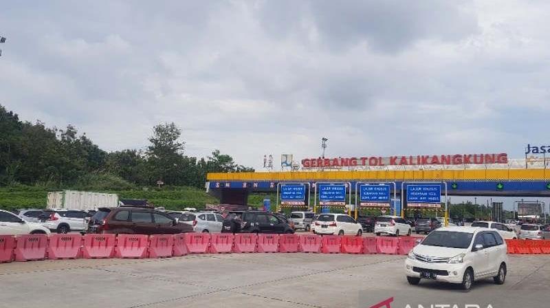 H 4 Lebaran Arus Kendaraan Pemudik Di Tol Kalikangkung Semarang