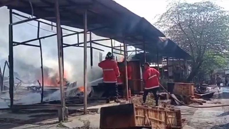 Pasar Mebel Di Solo Terbakar Kios Pedagang Ludes Dilalap Kobaran Api