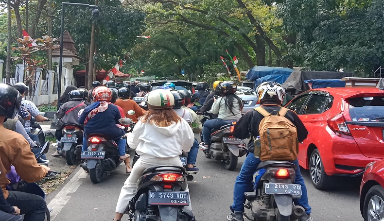 Warga Serbu Beragam Acara Di Gedung Sate Sejumlah Ruas Jalan Kota