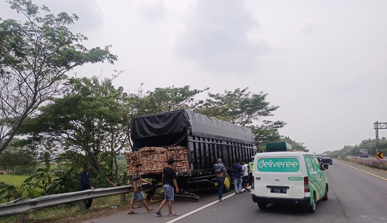 Brak Bus Sinar Jaya Tabrak Truk Di Tol Cipali 2 Luka Berat