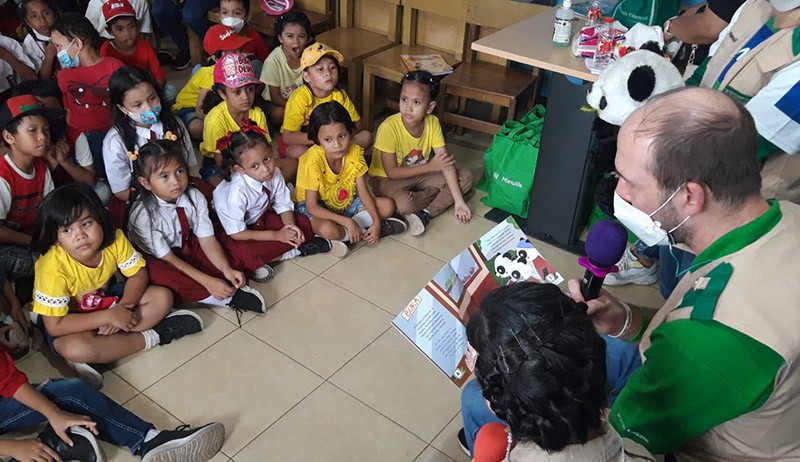 Mengunjungi Perpustakaan Taman Literasi Martha Christina Tiahahu