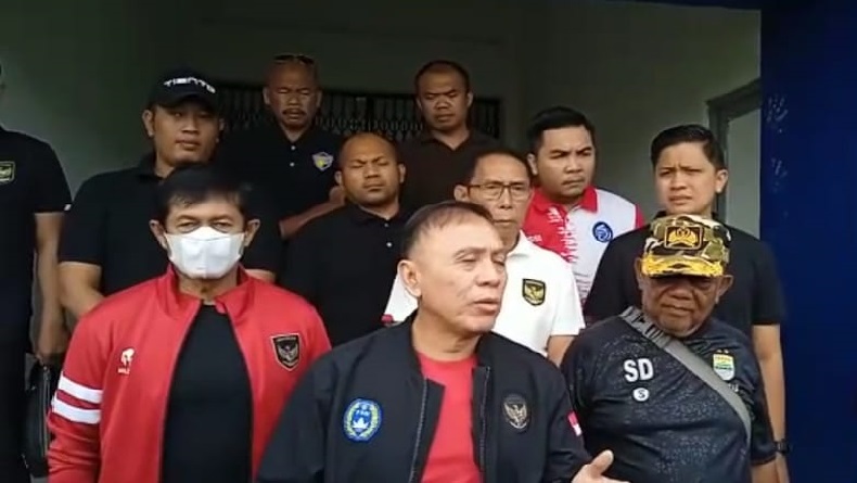 Ditanya Soal Pilgub Jabar 2024 Iwan Bule Hanya Tersenyum