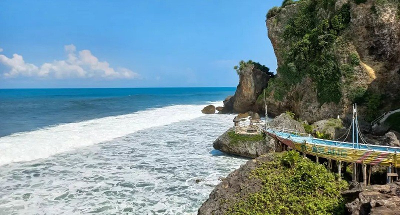 Pesona Pantai Ngobaran Yogyakarta Ada Pemandangan Unik Saat Air Laut