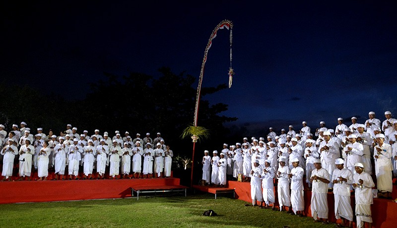 Umat Hindu Doa Bersama Untuk Kelancaran Ktt G Di Bali Bagian