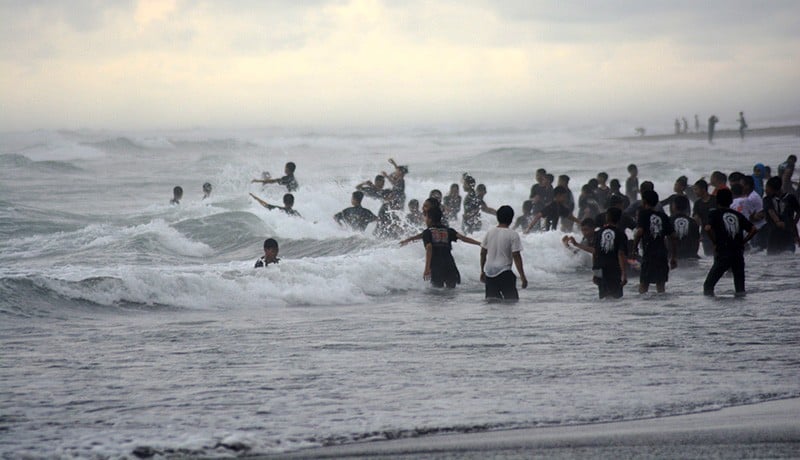 Gelombang Hingga Meter Ancam Pantai Selatan Diy