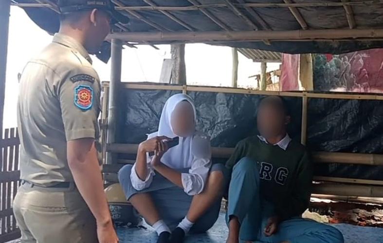 Asyik Berduaan Di Gubuk Sepasang Pelajar Digaruk Satpol Pp Pemalang