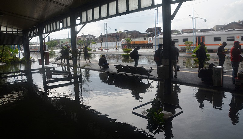 Stasiun Semarang Tawang Banjir Perjalanan Kereta Api Terganggu Bagian